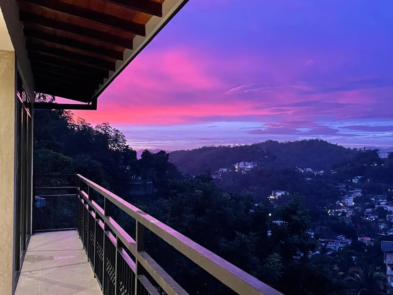 Lush Breeze Hotel Kandy