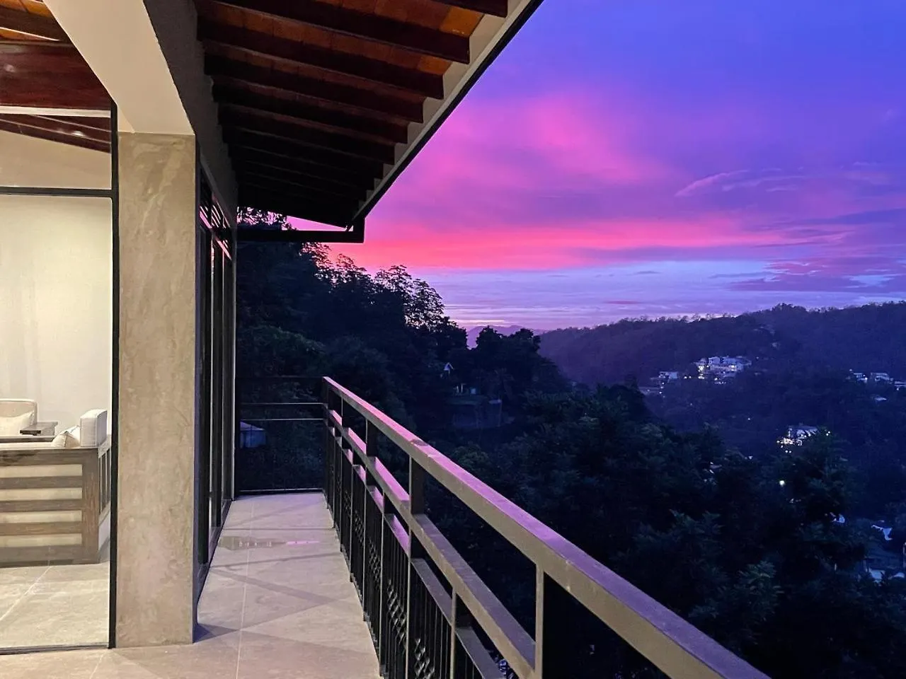 Lush Breeze Hotel Kandy Guest house