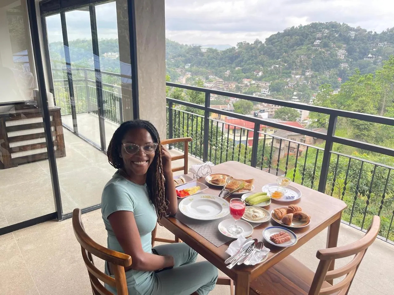 Gasthof Hotel Lush Breeze Kandy