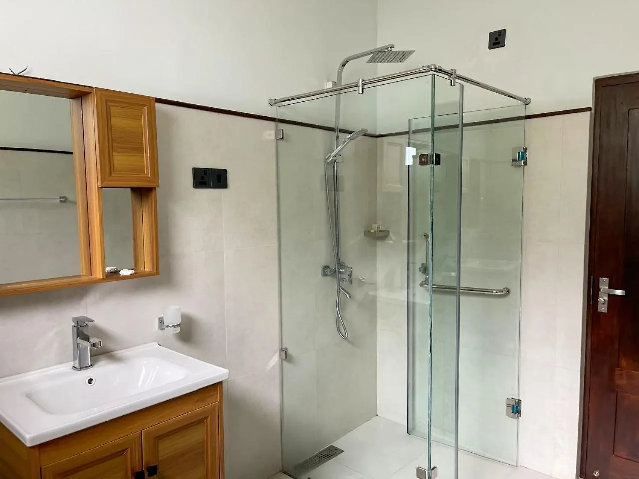 Hotel Lush Breeze Kandy 0*,